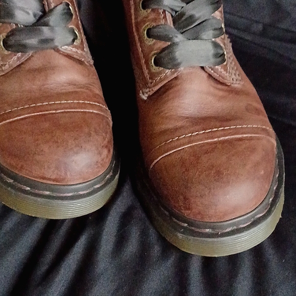 Doc Marten Triumph 7 - Picture 2 of 10